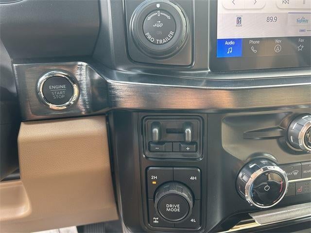 2025 Ford SUPER DUTY F-350 SRW LARIAT 4WD CREW CAB 6.75'