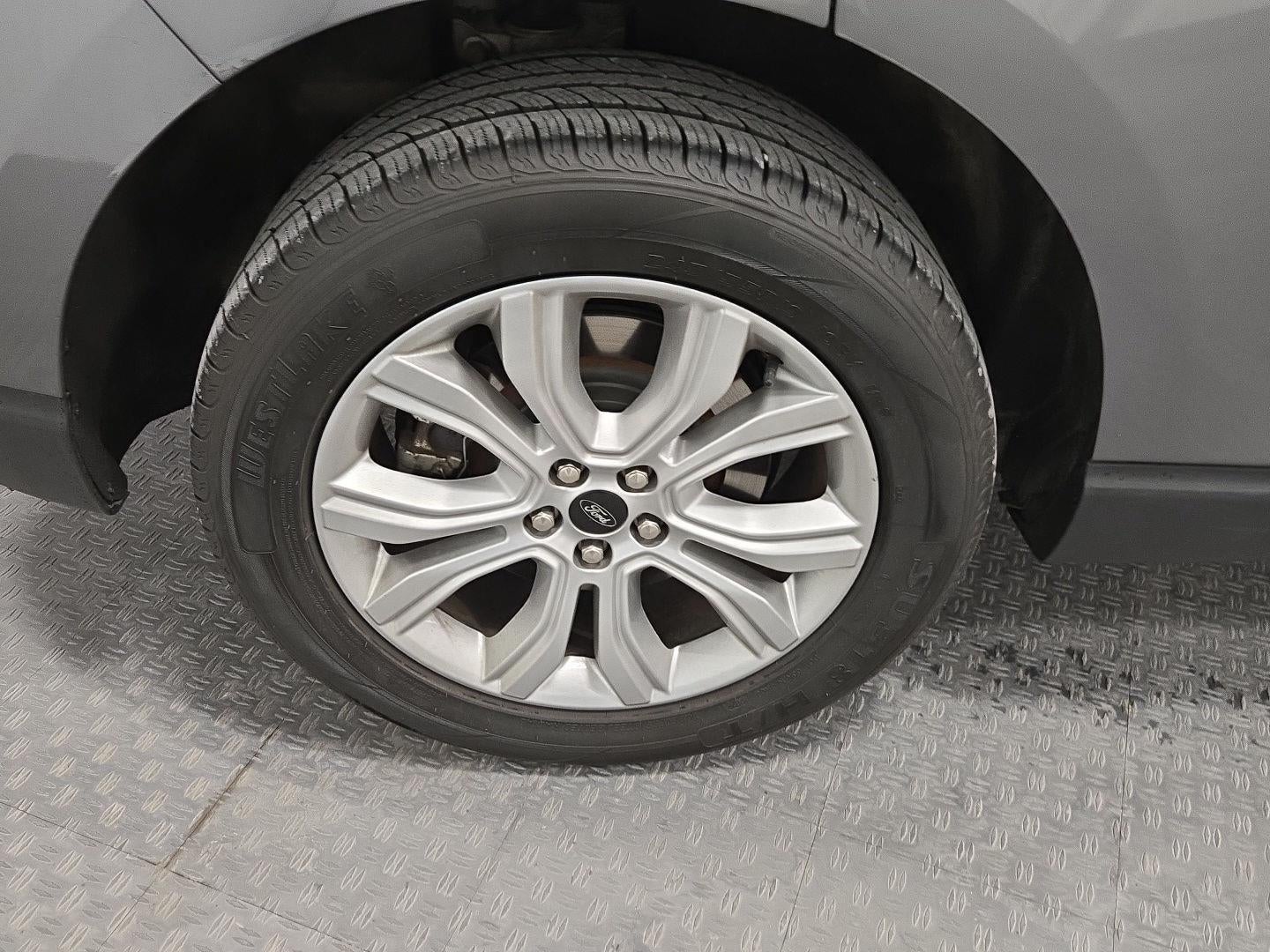 2023 Ford Edge Titanium