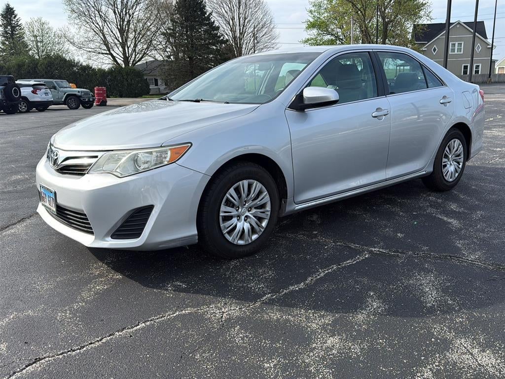 Used 2013 Toyota Camry LE with VIN 4T4BF1FK1DR294482 for sale in Roanoke, IL