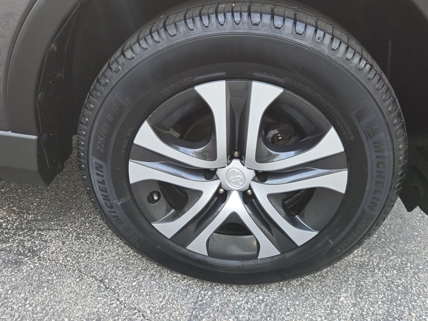 2017 Toyota RAV4 LE