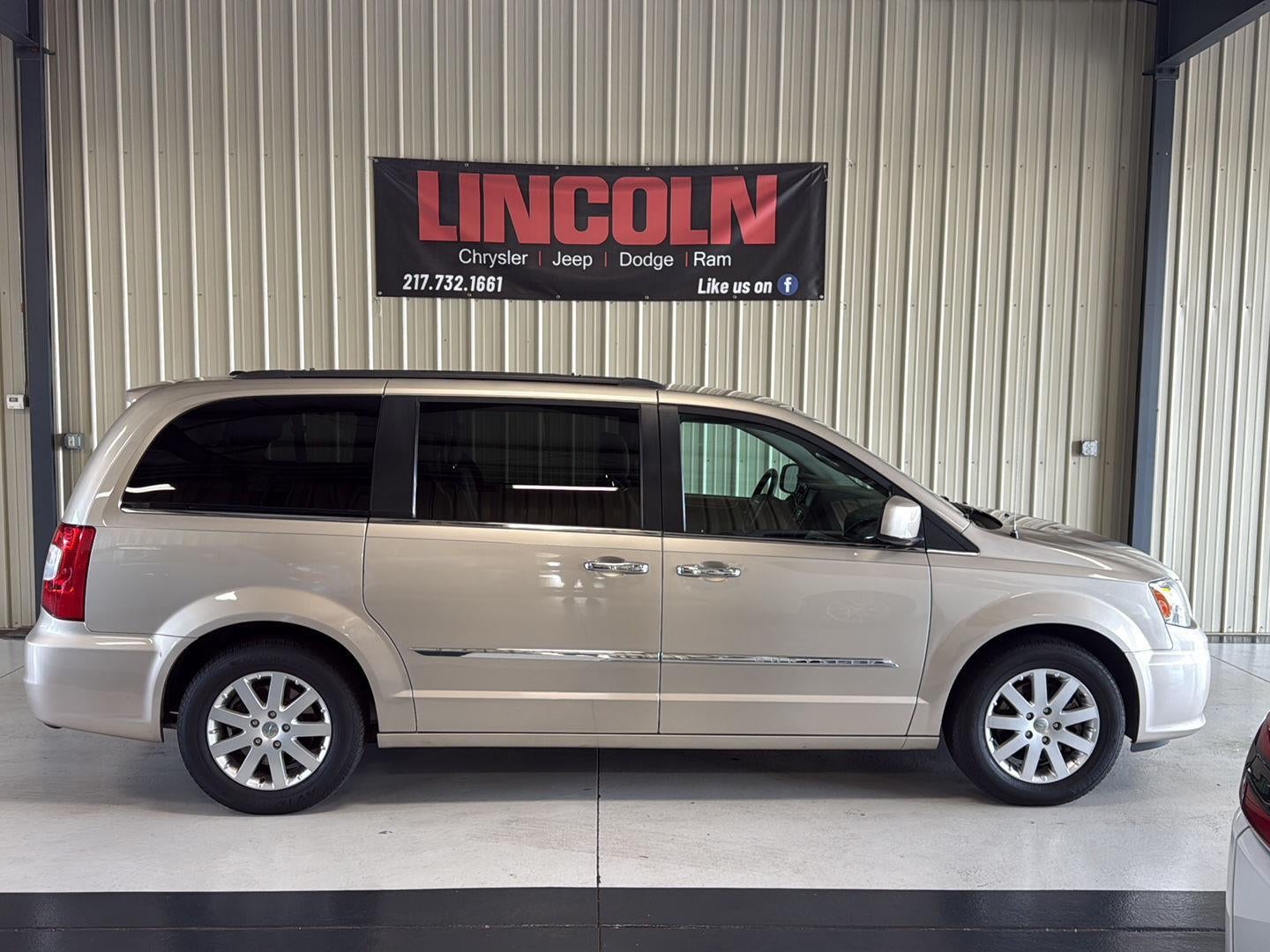2016 Chrysler Town & Country Touring