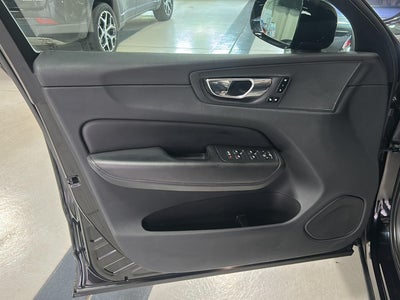2023 Volvo XC60 Plus Dark Theme