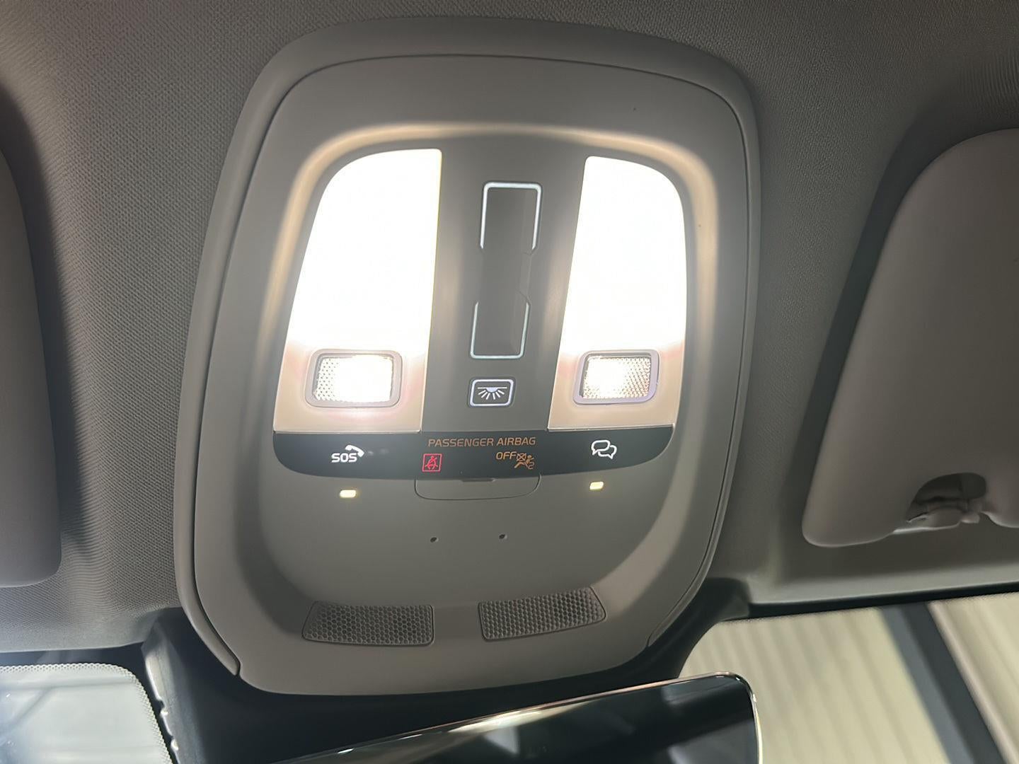 2023 Volvo XC60 Plus Dark Theme