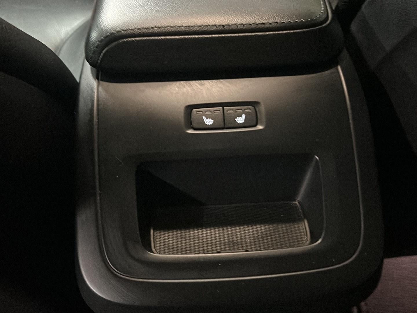 2023 Volvo XC60 Plus Dark Theme