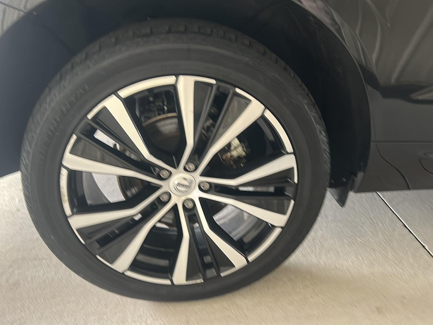 2023 Volvo XC60 Plus Dark Theme