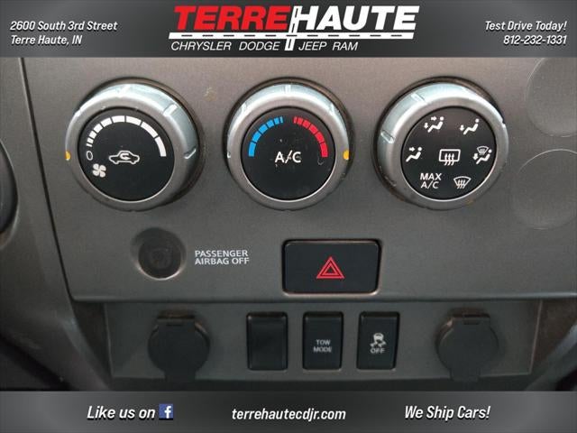 2012 Nissan Titan SV