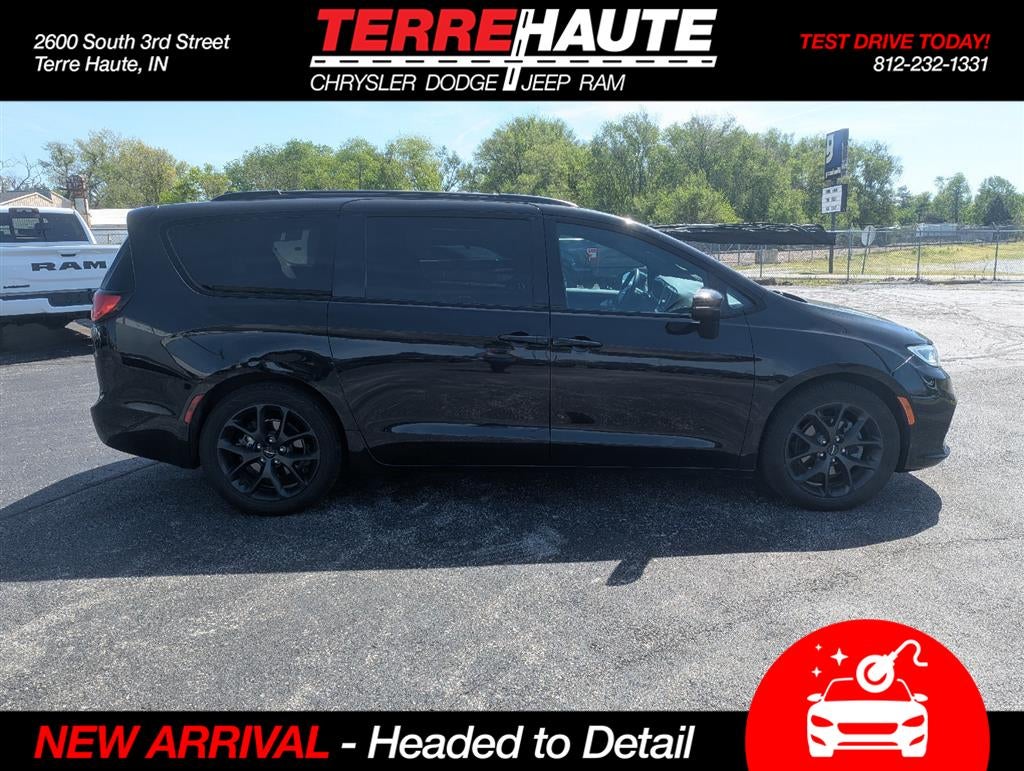 2023 Chrysler Pacifica Touring L