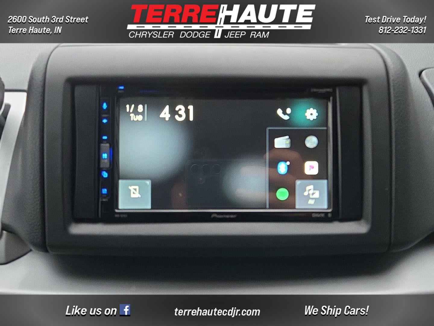 2012 Volkswagen Routan SE