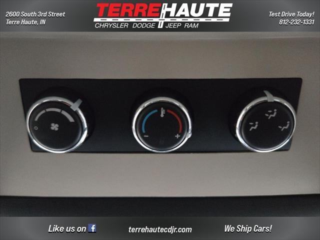 2012 Volkswagen Routan SE