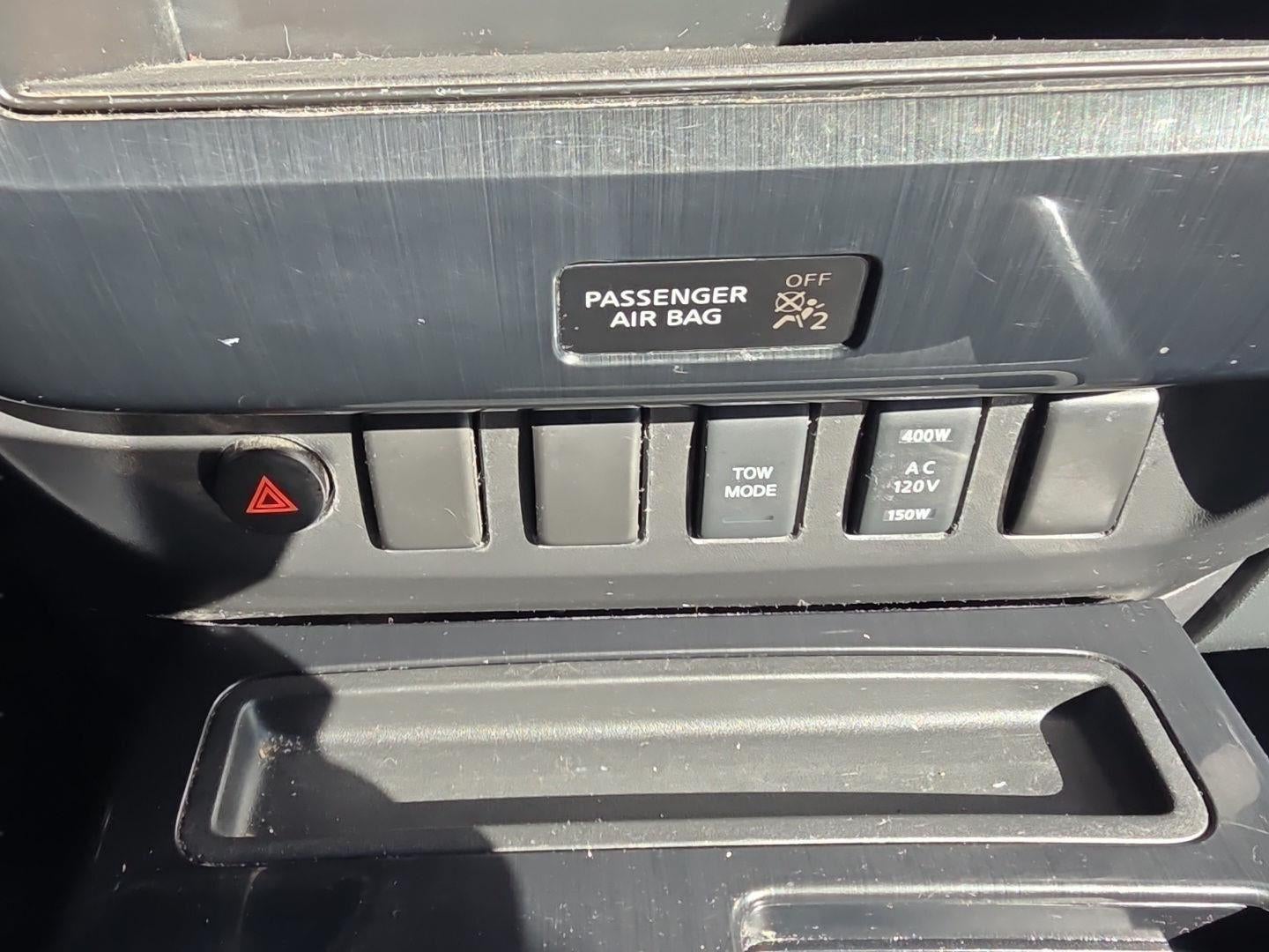 2015 Nissan Titan SV