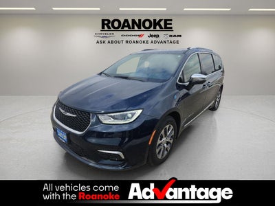 2025 Chrysler Pacifica Hybrid Pinnacle