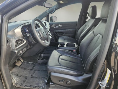 2025 Chrysler Pacifica Hybrid Select